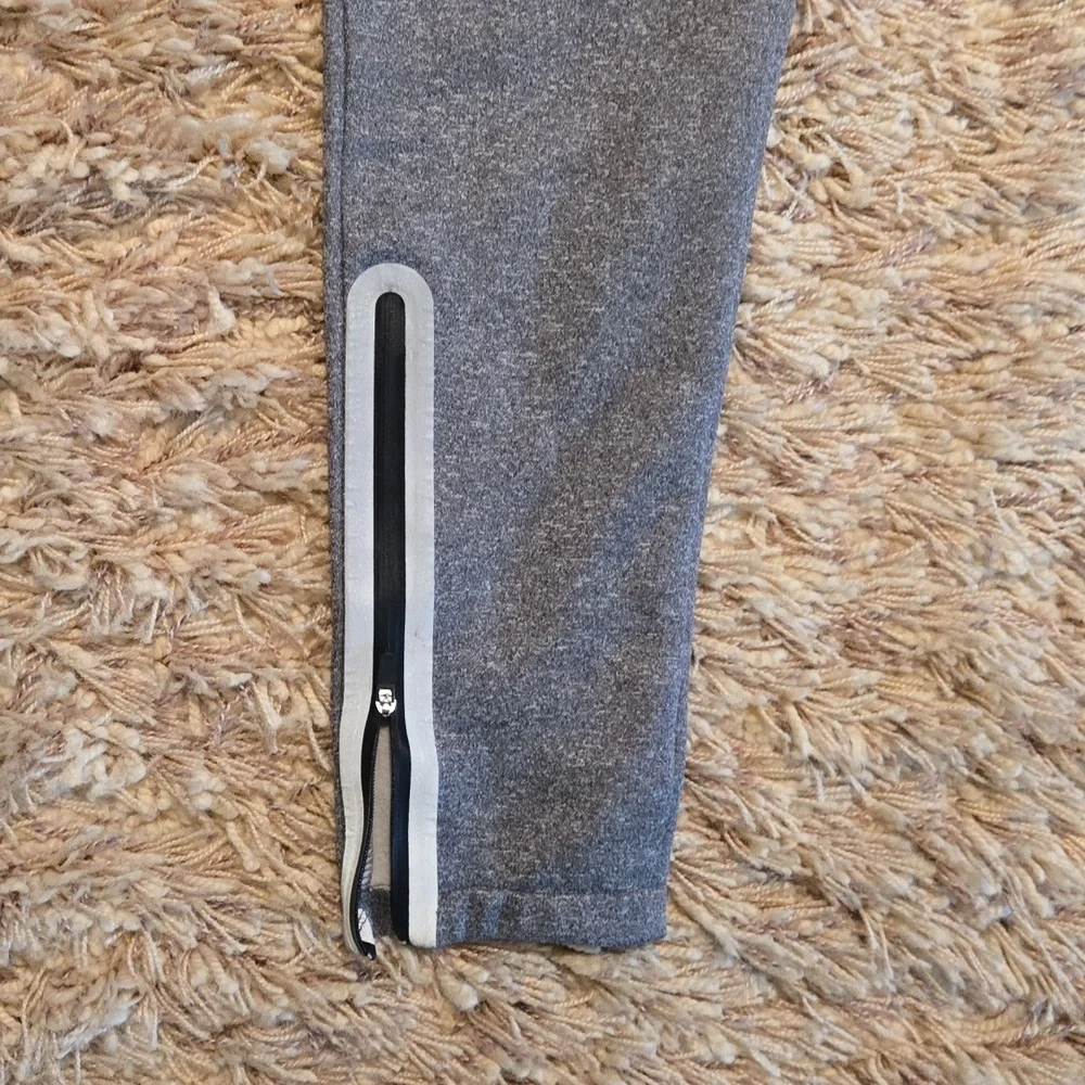 Gray - Picture 3 of 4